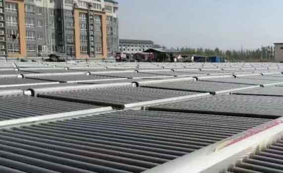邹平县怡和家园清洁能源供热项目  采用太阳能+空气源热泵+水源热泵多能互补供热，供热面积5万平方米。.jpg